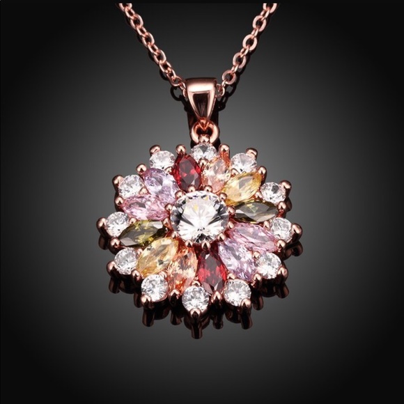 Rose gold colored AAA crystal zircon necklace - Picture 3 of 5